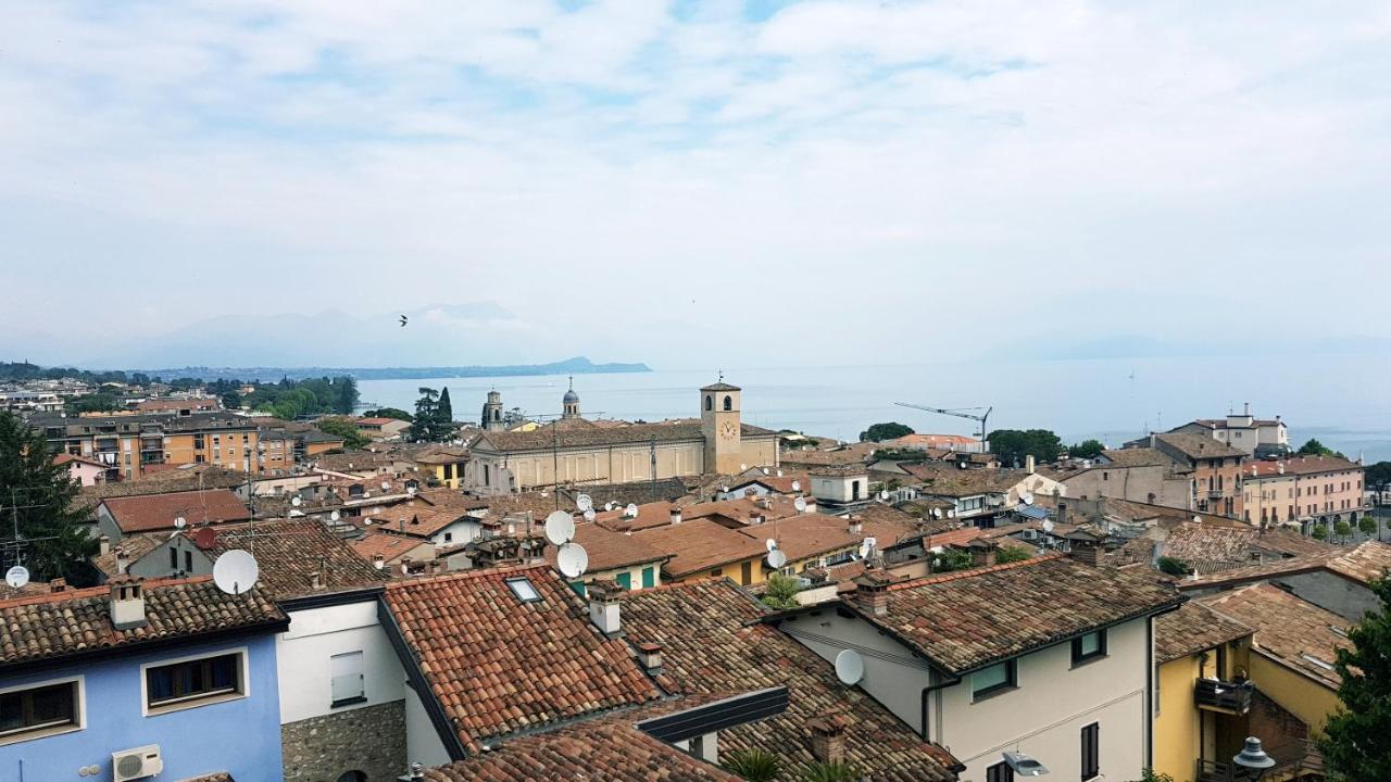 Luminoso Trilocale Con Piscina E Giardino Privato Apartment Desenzano del Garda Exterior foto