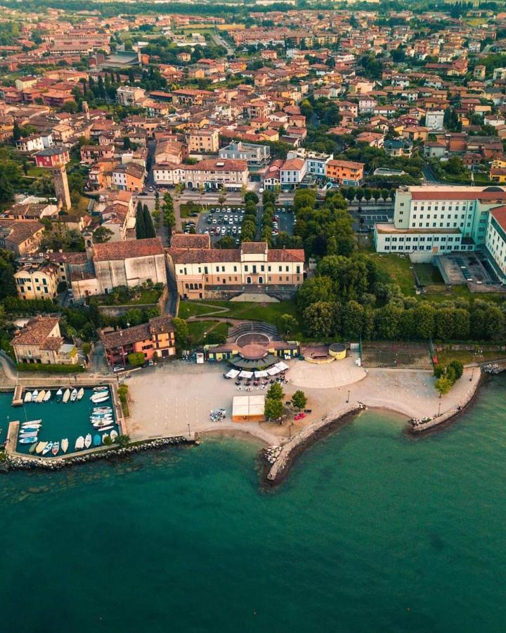 Luminoso Trilocale Con Piscina E Giardino Privato Apartment Desenzano del Garda Exterior foto