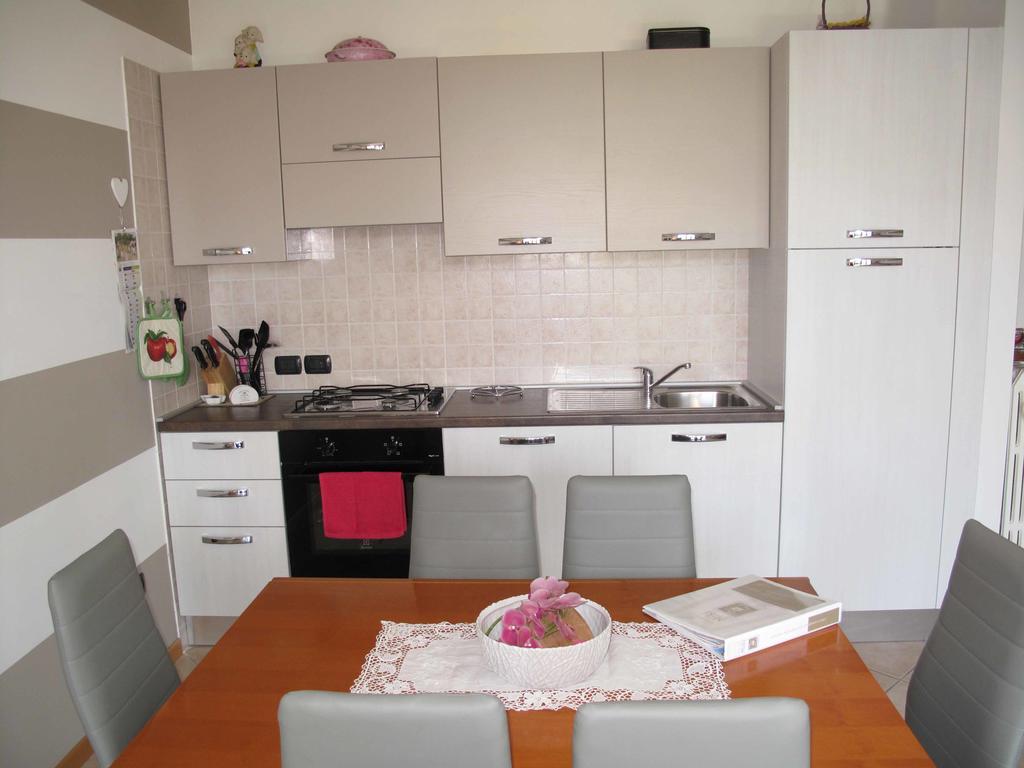 Luminoso Trilocale Con Piscina E Giardino Privato Apartment Desenzano del Garda Exterior foto
