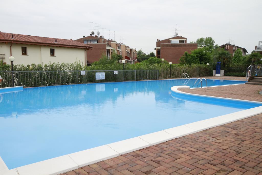 Luminoso Trilocale Con Piscina E Giardino Privato Apartment Desenzano del Garda Exterior foto