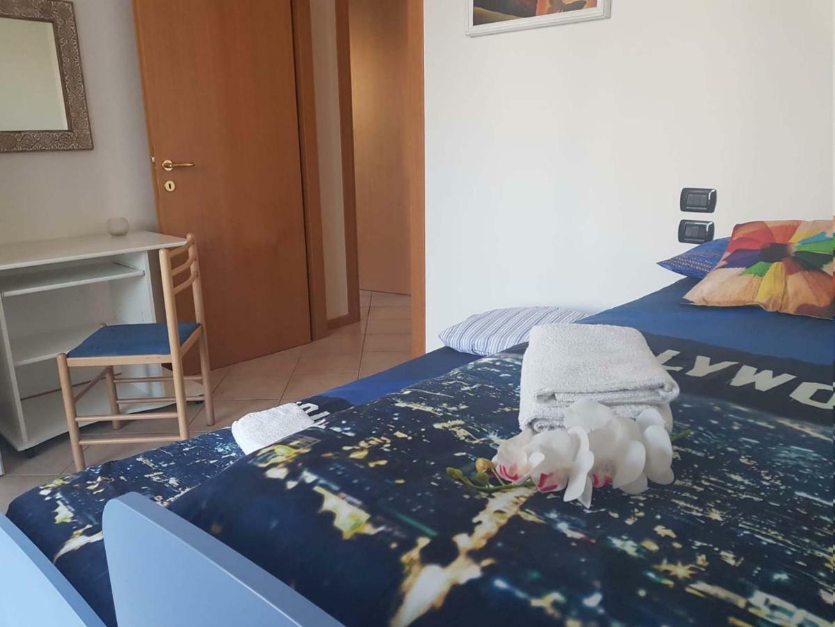 Luminoso Trilocale Con Piscina E Giardino Privato Apartment Desenzano del Garda Exterior foto