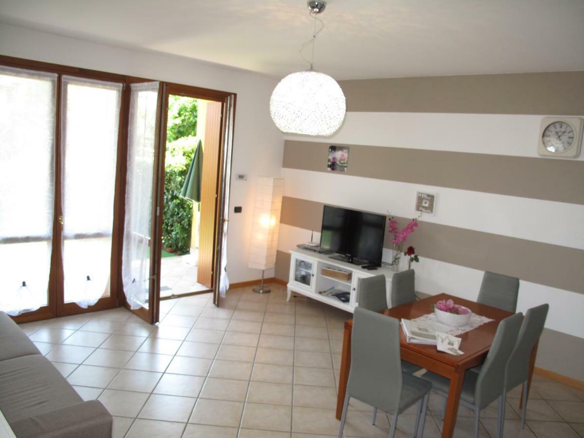 Luminoso Trilocale Con Piscina E Giardino Privato Apartment Desenzano del Garda Exterior foto
