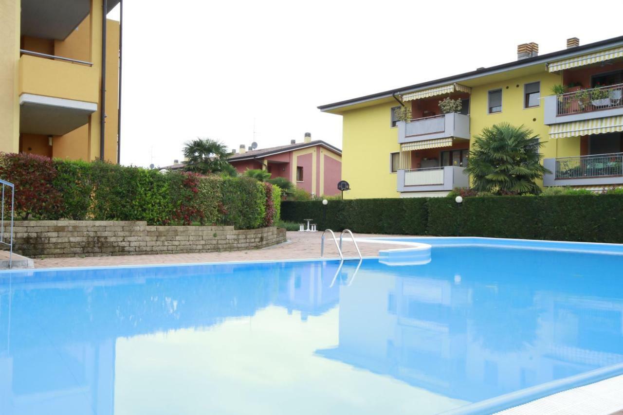 Luminoso Trilocale Con Piscina E Giardino Privato Apartment Desenzano del Garda Exterior foto